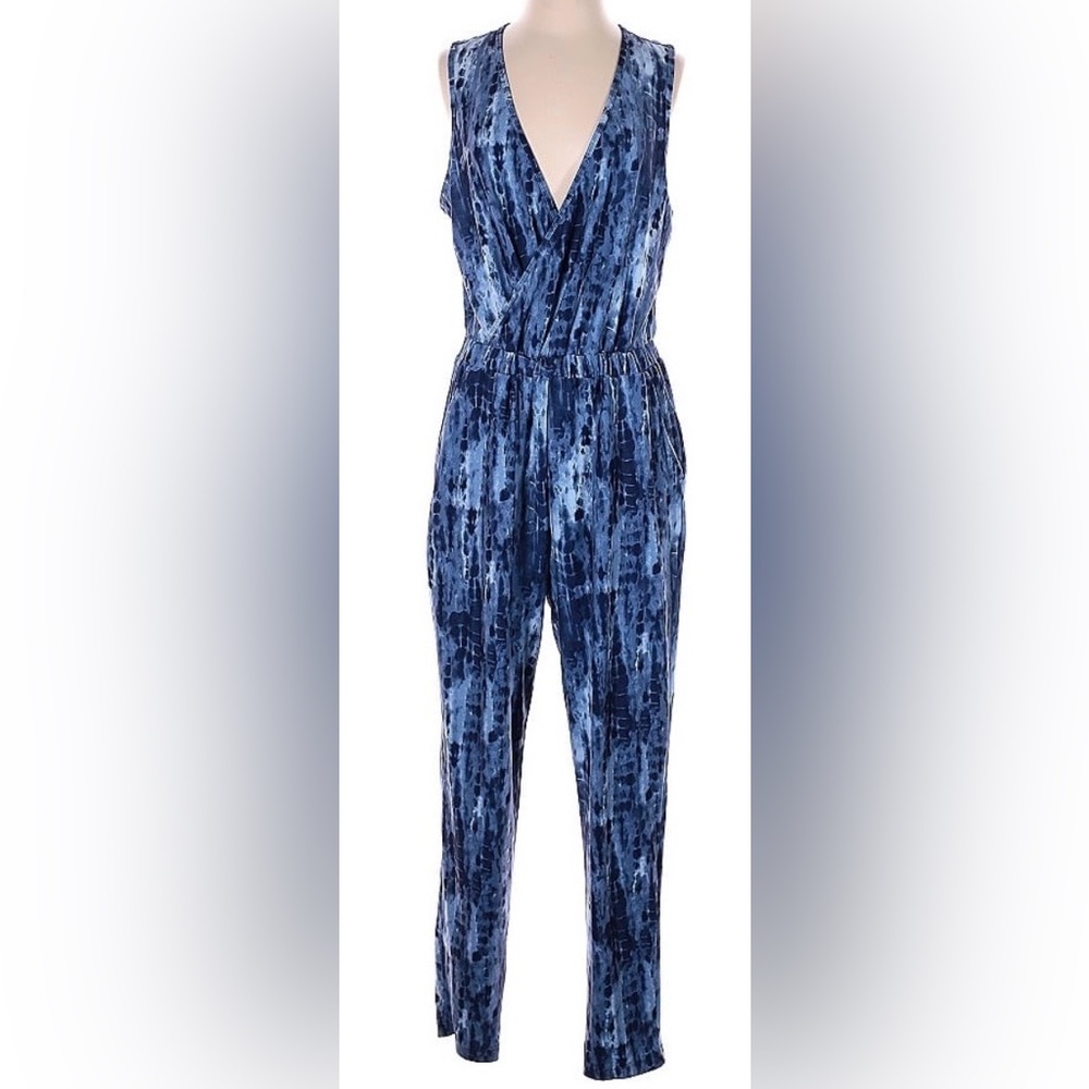 Old Navy Breathe ON Cross-Front Sleeveless Jumpsuit. Size Medium. EUC.